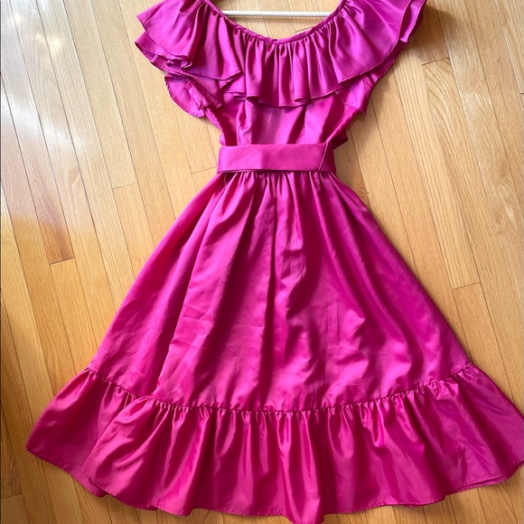 Memories ruffle Vintage Dress From Fairweather CAD 1595 Neon pink Colour Size S - Picture 12 of 13